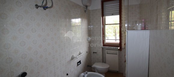 2-salle Appartement à Ceriale, Italy No. 296055 11