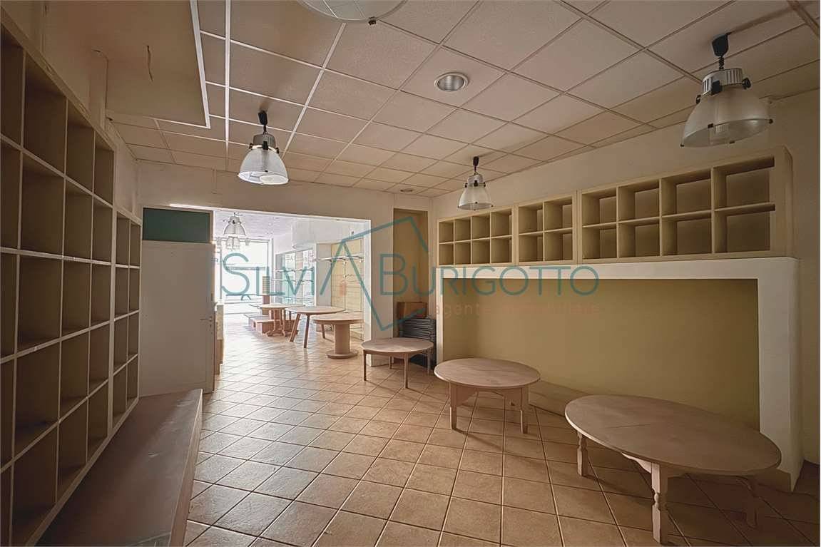 3 rooms Commercial property in Venice, Italy No. 364010