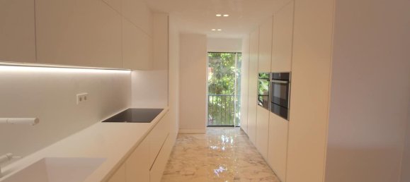 Apartamento de 3 dormitorios en Estepona, Spain No. 37166 2
