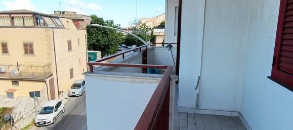 4 Schlafzimmer Wohnung in Santa Flavia, Italy, Nr. 266640 5