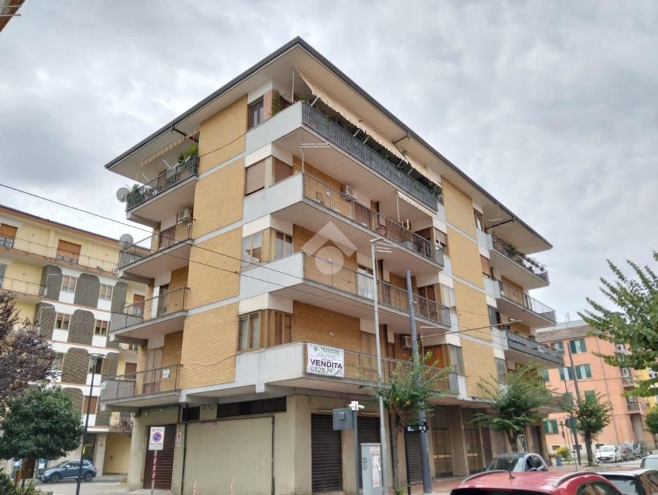 5 bedrooms Apartment in Avellino, Italy No. 387714
