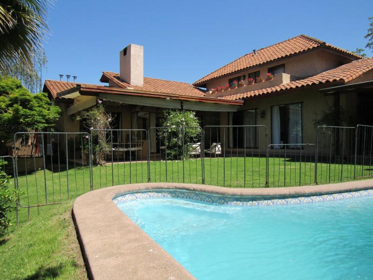 4 bedrooms House in Santiago, Chile No. 3818