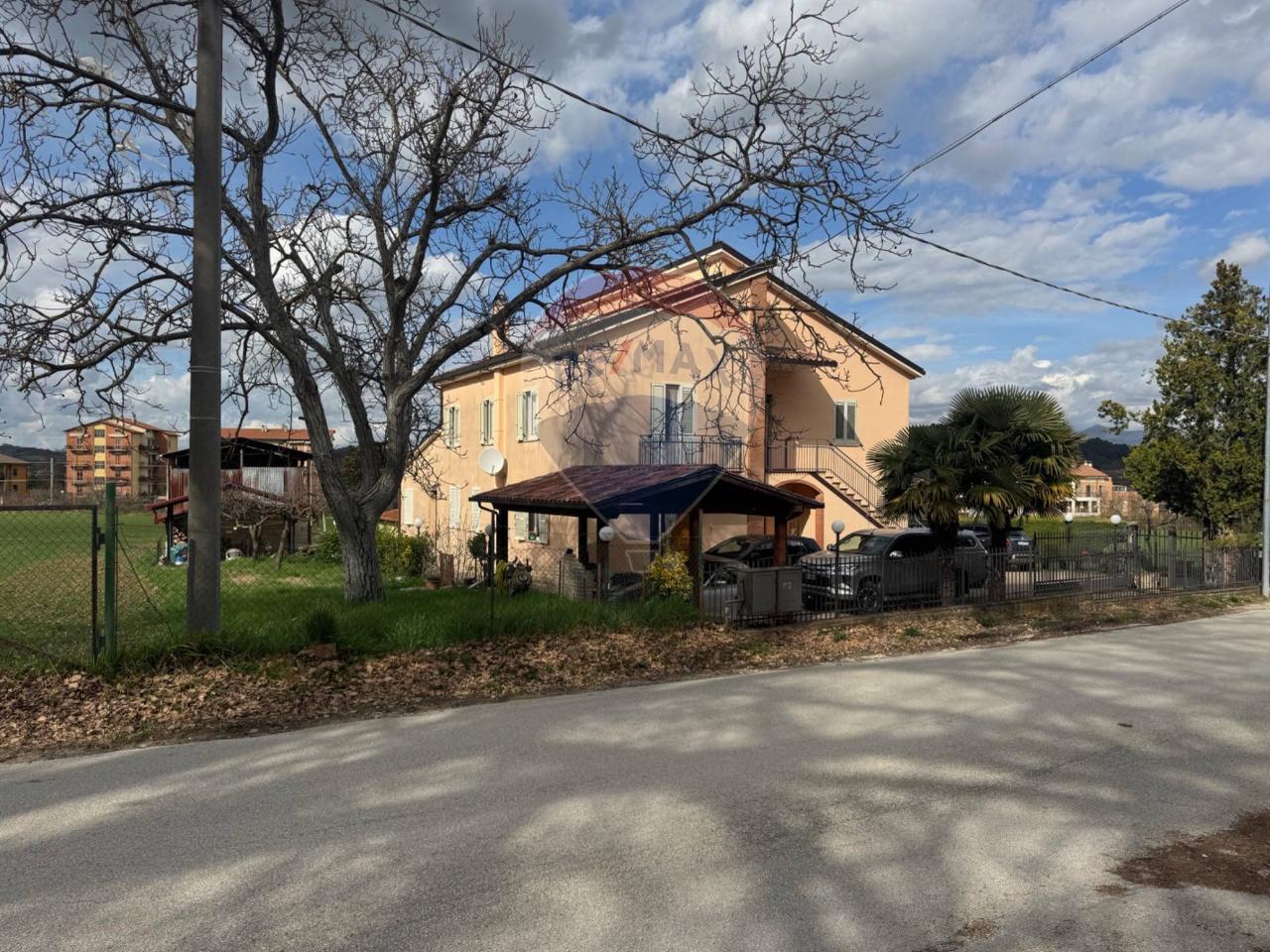 Дом с 12 комнатами в Сполето, Италия № 11610