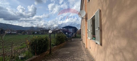 Дом с 12 комнатами в Сполето, Италия № 11610 3