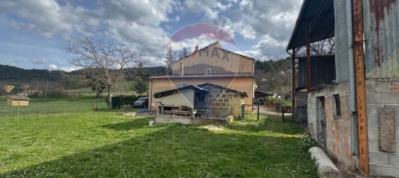 Дом с 12 комнатами в Сполето, Италия № 11610 5