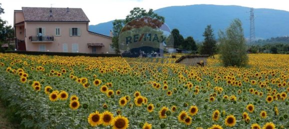 Дом с 12 комнатами в Сполето, Италия № 11610 2