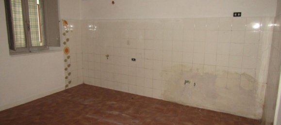 Apartamento de 3 habitaciónes en Carrara, Italy No. 27316 2