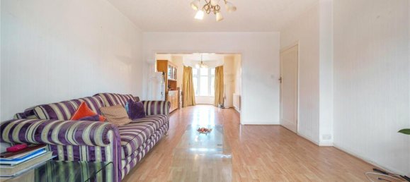 4 bedrooms House in Harrow, United Kingdom No. 12190 2