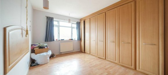 4 bedrooms House in Harrow, United Kingdom No. 12190 5