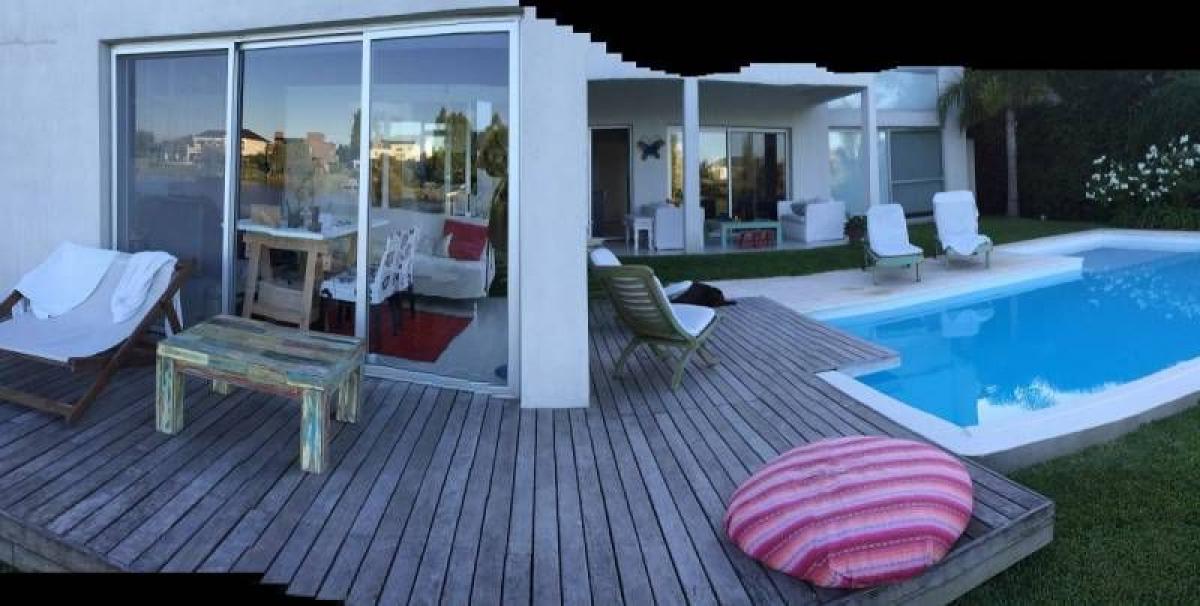 3 bedrooms House in Tigre, Argentina No. 7305