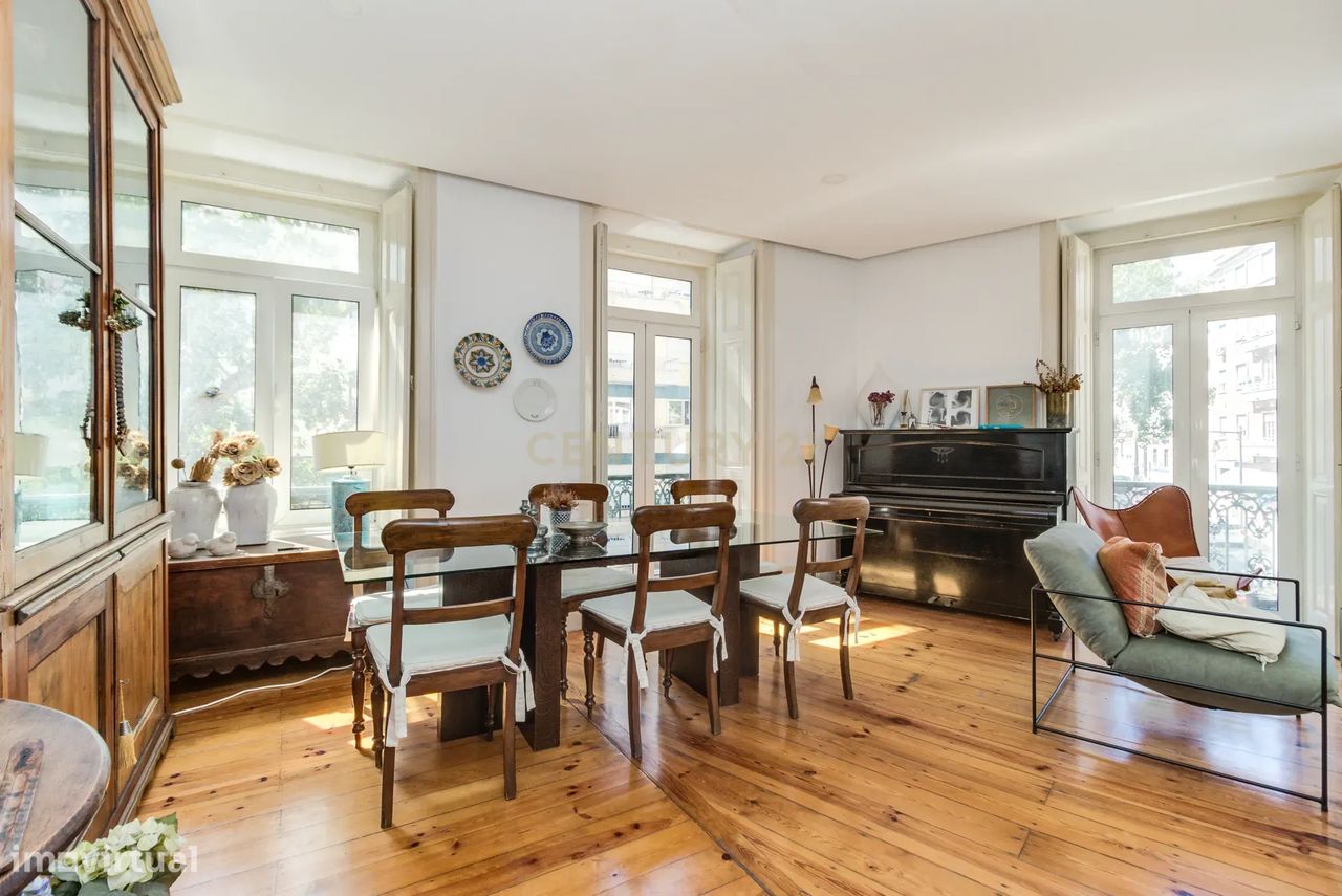 3 bedrooms Apartment in Lisbon, Portugal No. 142456