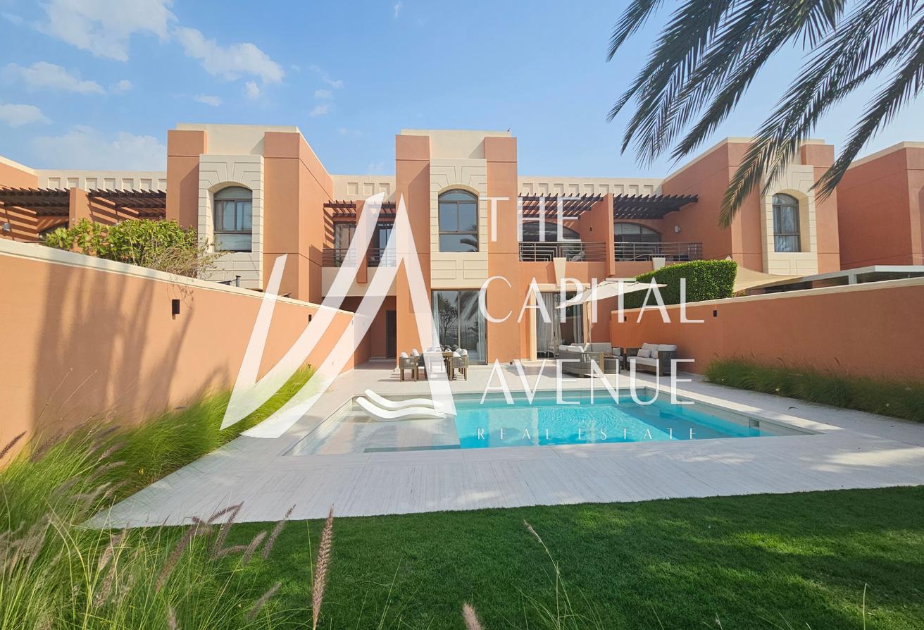 Villa de 4 dormitorios en Abu Dhabi Gate City, UAE No. 33557