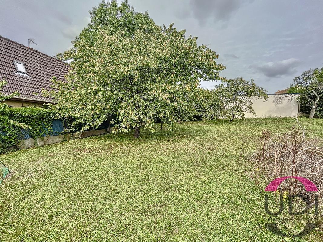 Terreno em Ballancourt-sur-Essonne, France N.º 184773