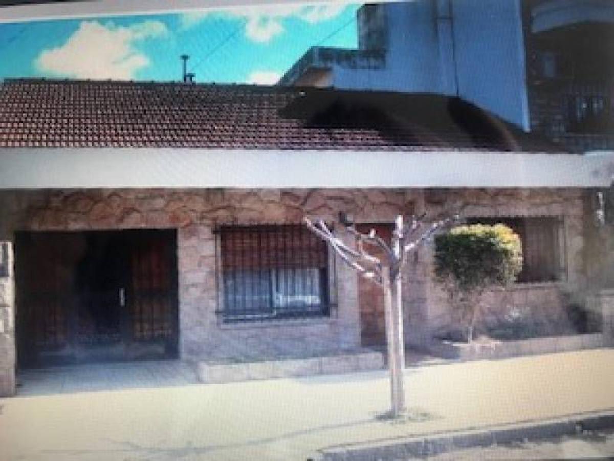 2 bedrooms House in Moron, Argentina No. 2483