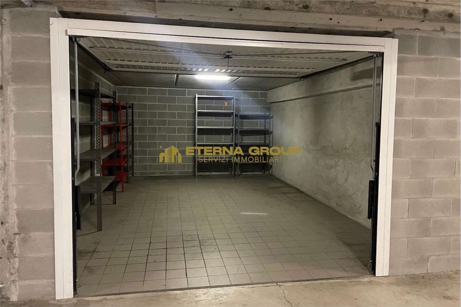 Garage à Moncalieri, Italy 27m² No. 381171