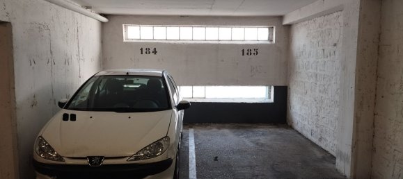 Parkplatz in Paris, France, Nr. 328111 2