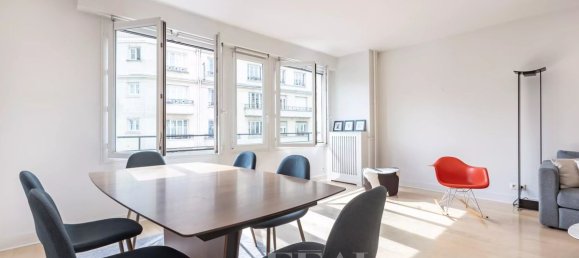 Apartamento de 3 dormitorios en Paris, France No. 166073 2
