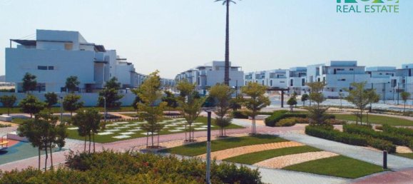 5 bedrooms Villa in Sharjah, UAE No. 25570 9