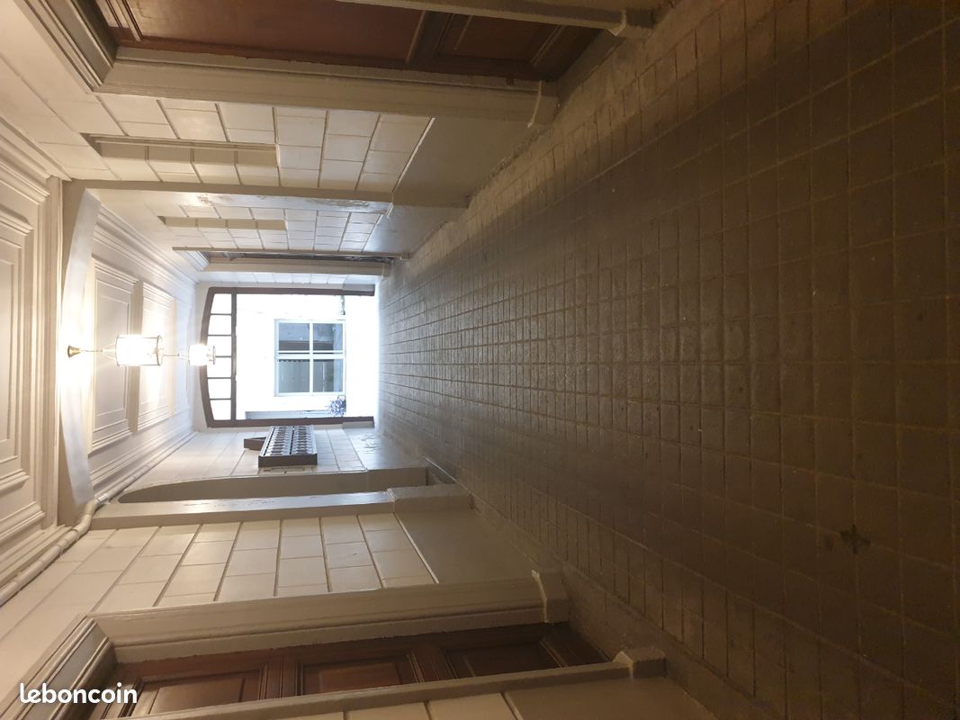 1 room Warehouse in Lyon, France No. 319073