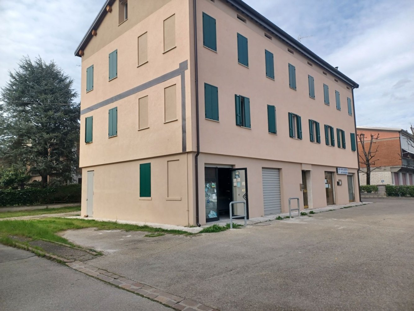 Propiedad comercial en Modena, Italy 42 m² No. 64625