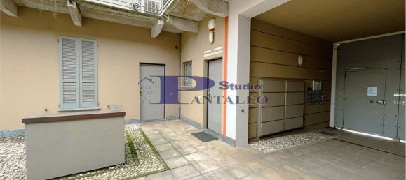 Квартира с 2 комнатами в Аббиатеграссо, Италия № 130429 11