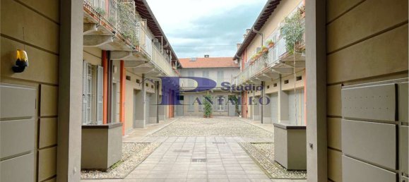 Квартира с 2 комнатами в Аббиатеграссо, Италия № 130429 10