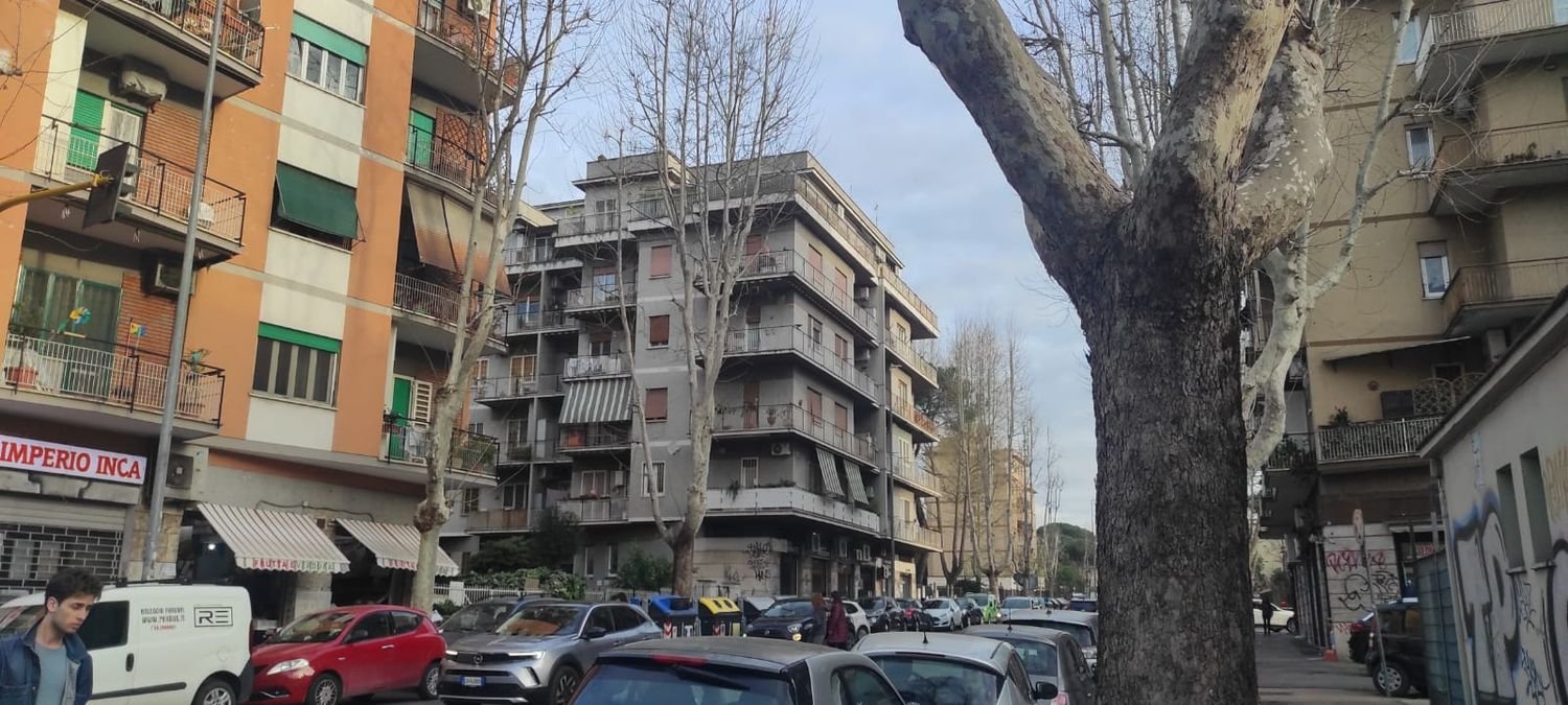 4 rooms Apartment in Rome, Italy No. 8829