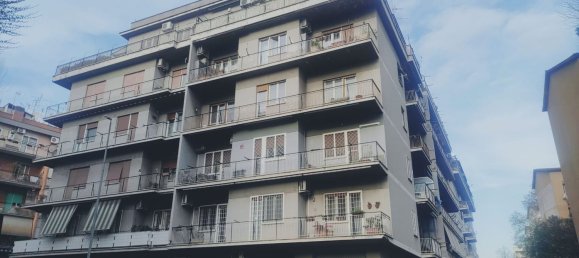 4 rooms Apartment in Rome, Italy No. 8829 2