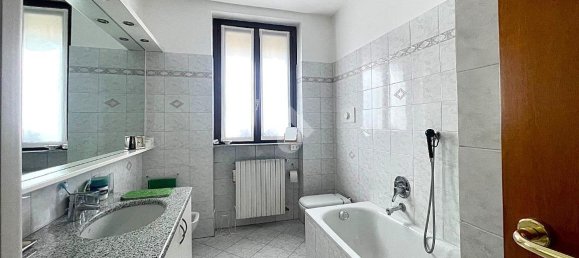 4 rooms Apartment in Bregnano, Italy No. 92656 17