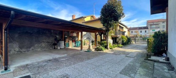 4 rooms Apartment in Bregnano, Italy No. 92656 6