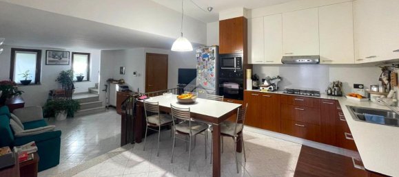 4 rooms Apartment in Bregnano, Italy No. 92656 3