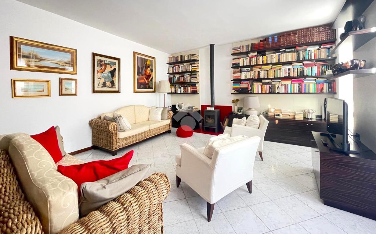 4 rooms Apartment in Bregnano, Italy No. 92656