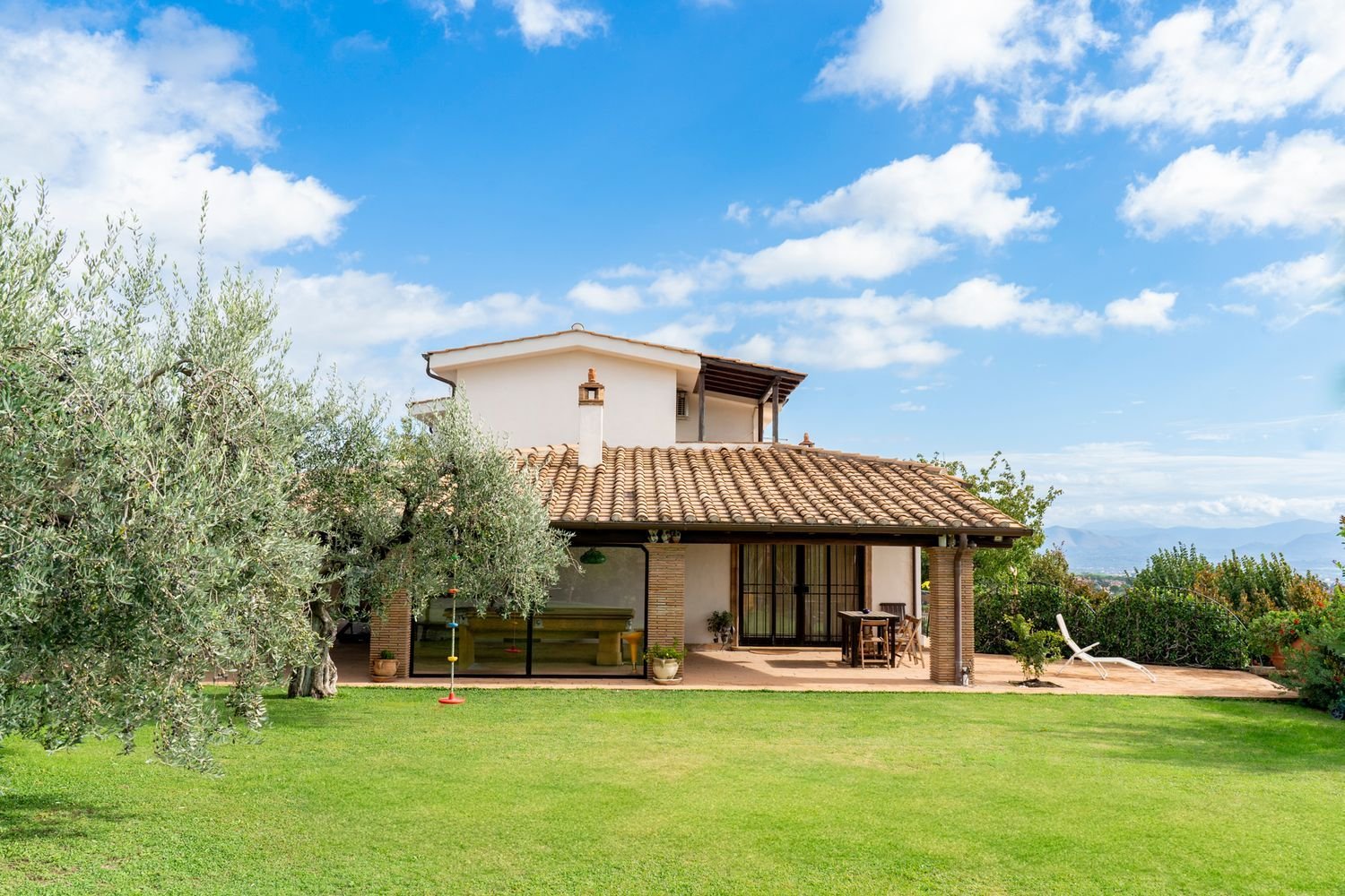 Вилла с 6 комнатами в Морлупо, Италия № 140407