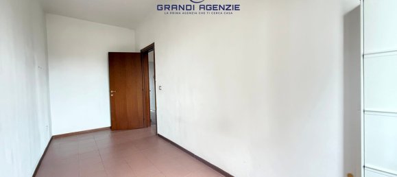 3 rooms Apartment in Parma, Italy No. 20875 13