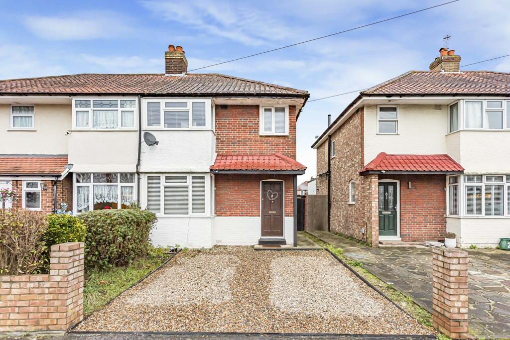 3 bedrooms House in Egham, United Kingdom No. 8641