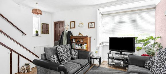 3 bedrooms House in Egham, United Kingdom No. 8641 6