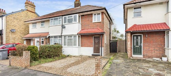 3 bedrooms House in Egham, United Kingdom No. 8641 19