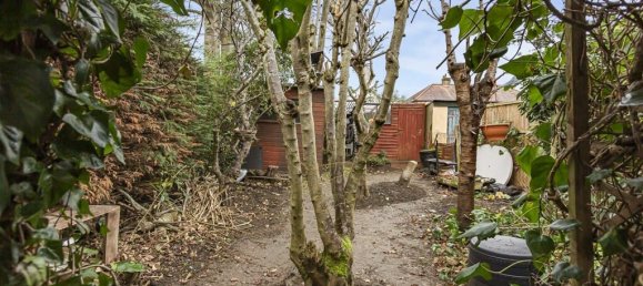 3 bedrooms House in Egham, United Kingdom No. 8641 18