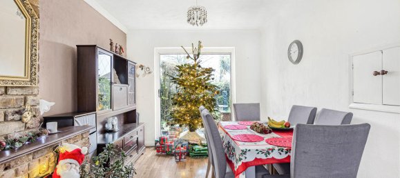 3 bedrooms House in Egham, United Kingdom No. 8641 8