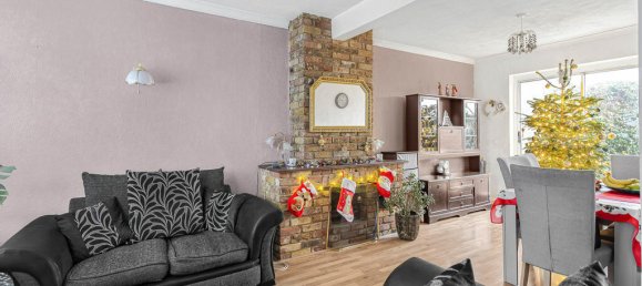 3 bedrooms House in Egham, United Kingdom No. 8641 2