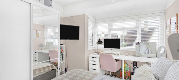 3 bedrooms House in Egham, United Kingdom No. 8641 12