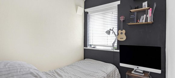 3 bedrooms House in Egham, United Kingdom No. 8641 15