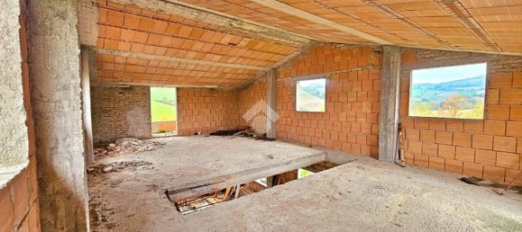 5 rooms Building in Saludecio, Italy No. 377110 11