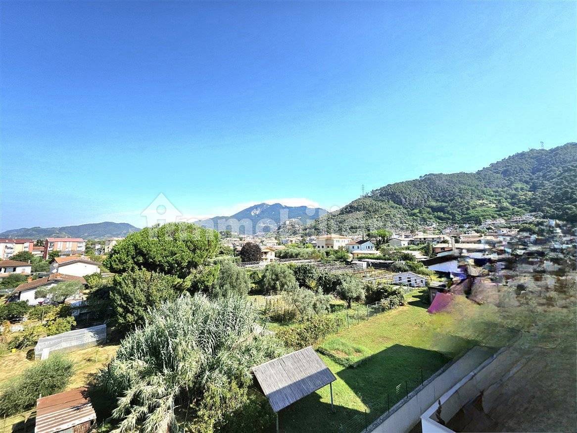 3 bedrooms Apartment in Massa, Italy No. 87951