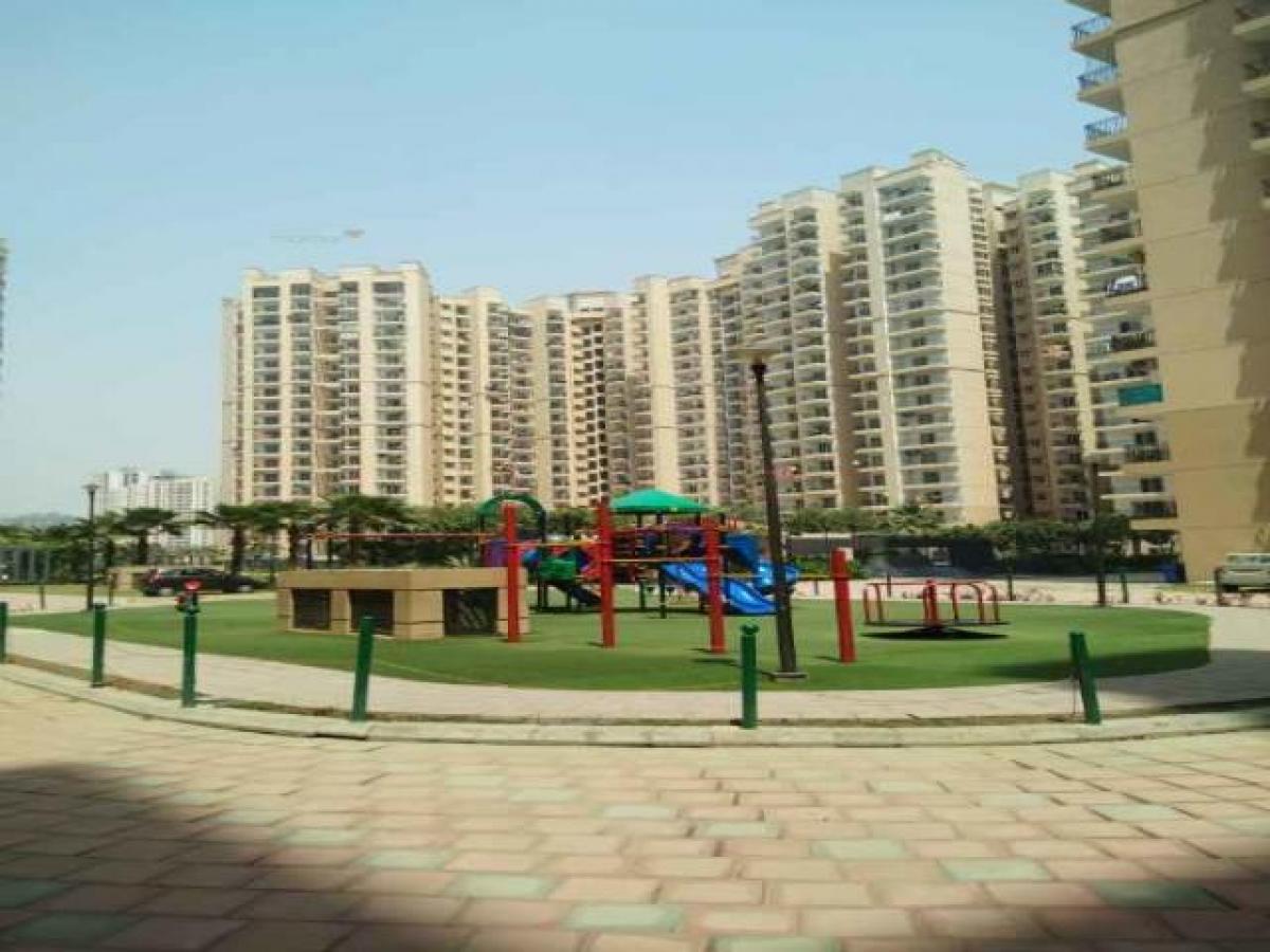 Дом с 2 спальнями в Нойда, Индия № 65350