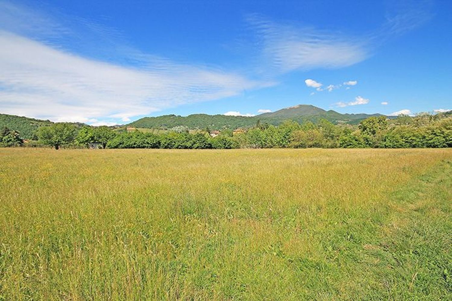 Terreno em Scanzorosciate, Italy 6900 m² N.º 117328