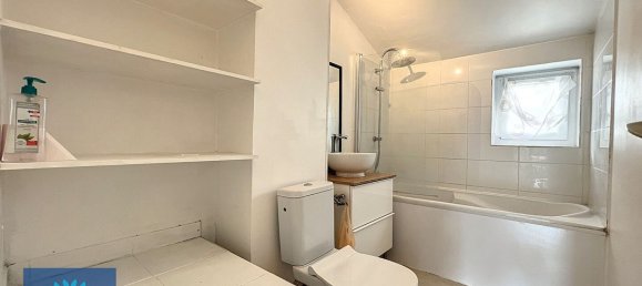 3 bedrooms House in Evry, France No. 188612 11