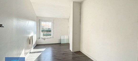 3 bedrooms House in Evry, France No. 188612 10