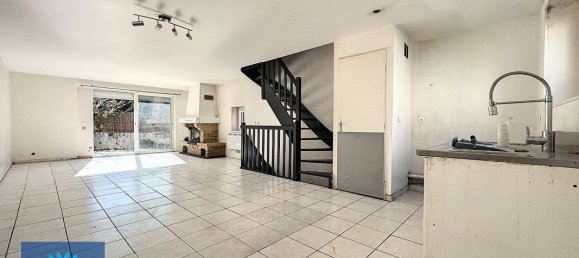 3 bedrooms House in Evry, France No. 188612 5