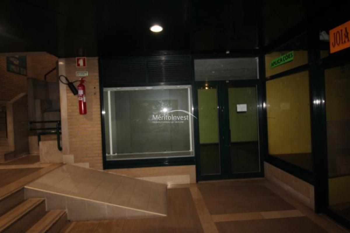 33m² Shop in Braga, Portugal No. 8409